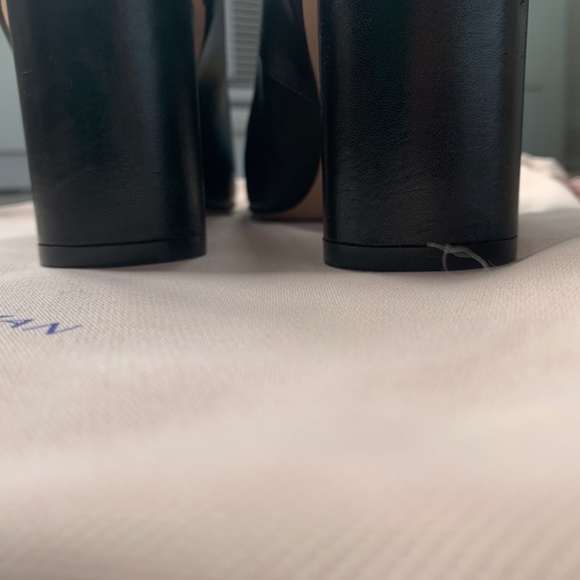 Stuart Weitzman Black Leather Heel - Picture 3 of 9